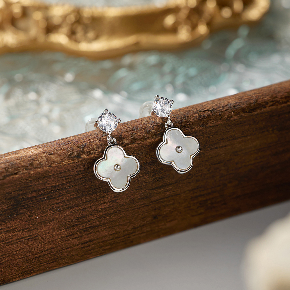 Luxury Niche Design S925 Sterling Silver Four-Leaf Clover Stud Earrings SW0028