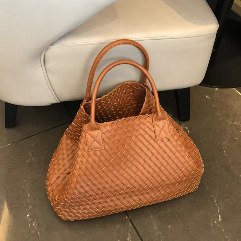 2025 new collection Hand Woven Handbag New Large Capacity Travel Bag For Women Shoulder Bag Autumn New Designer Bag Solid Color Simple Tote Bag