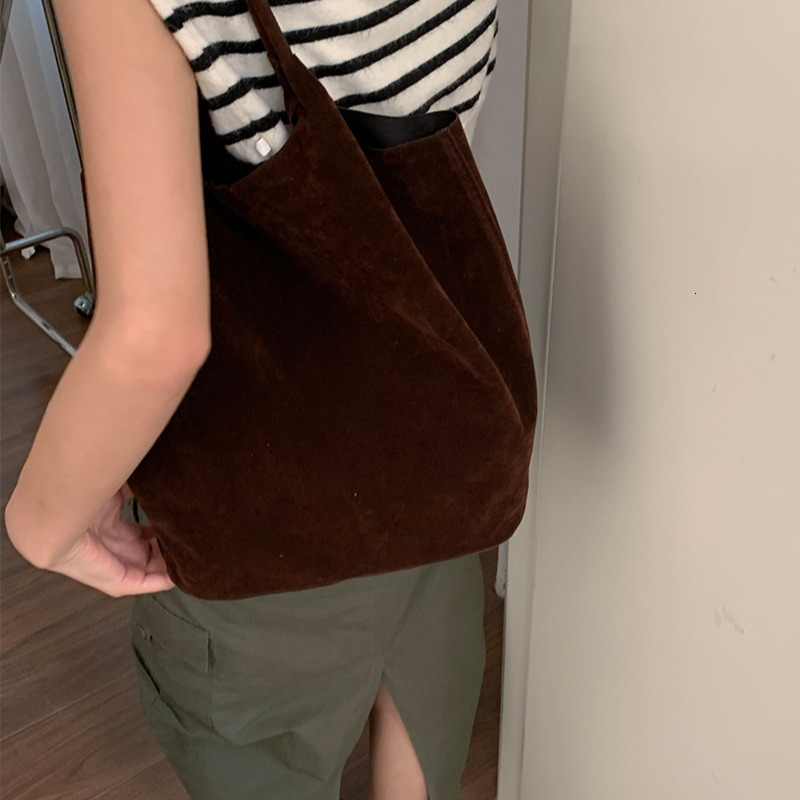 Vintage Suede Large Capacity Handbag With Niche Texture Simple Underarm Bag Autumn New Minimalist Designer Women's design Shoulder