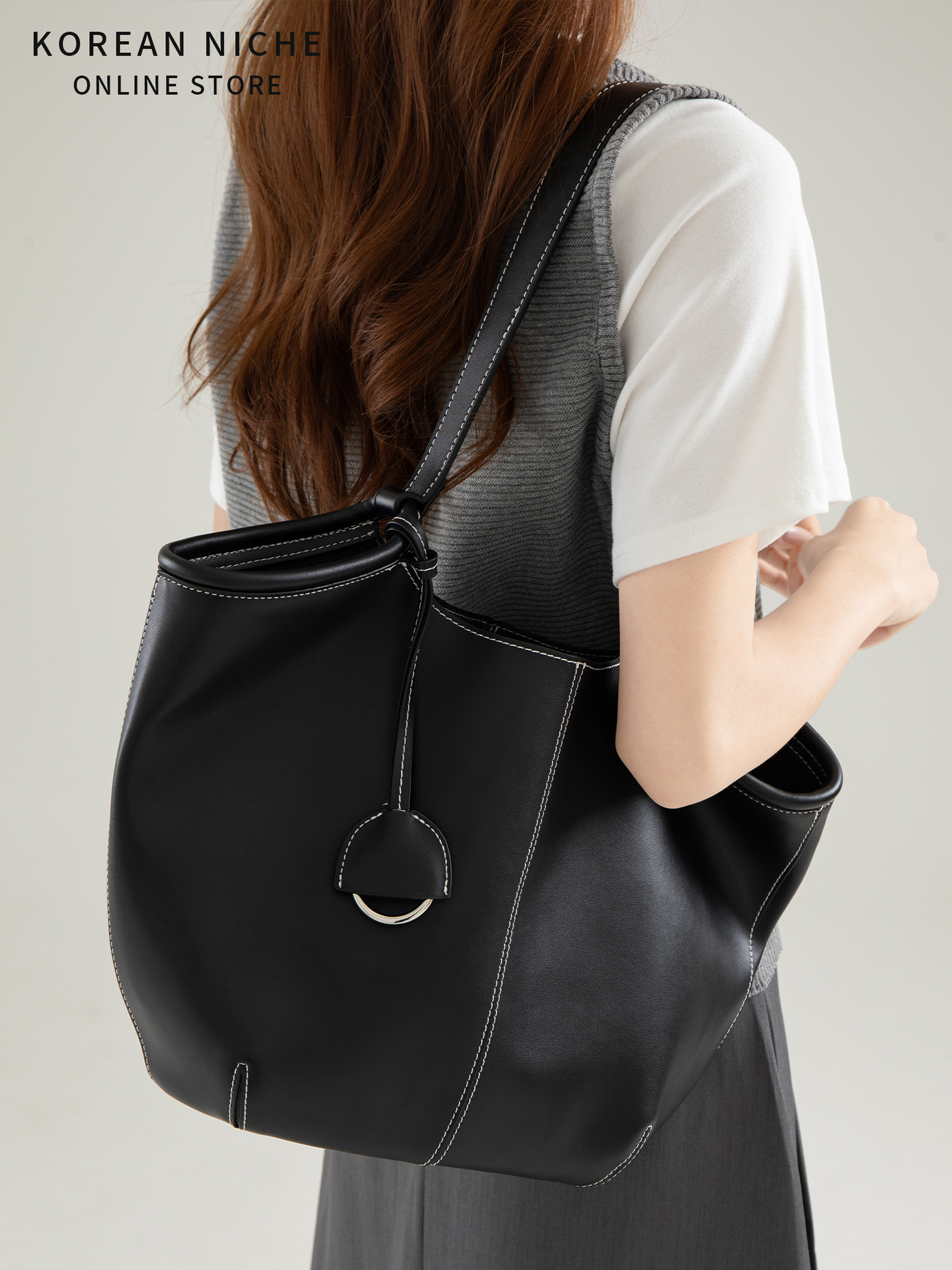 designer bag 2025 Summer New Style Large Capacity Tote Bag for Women Retro High-Grade Texture Commuting Fashionable Versatile Single-Shoulder Handbag 
