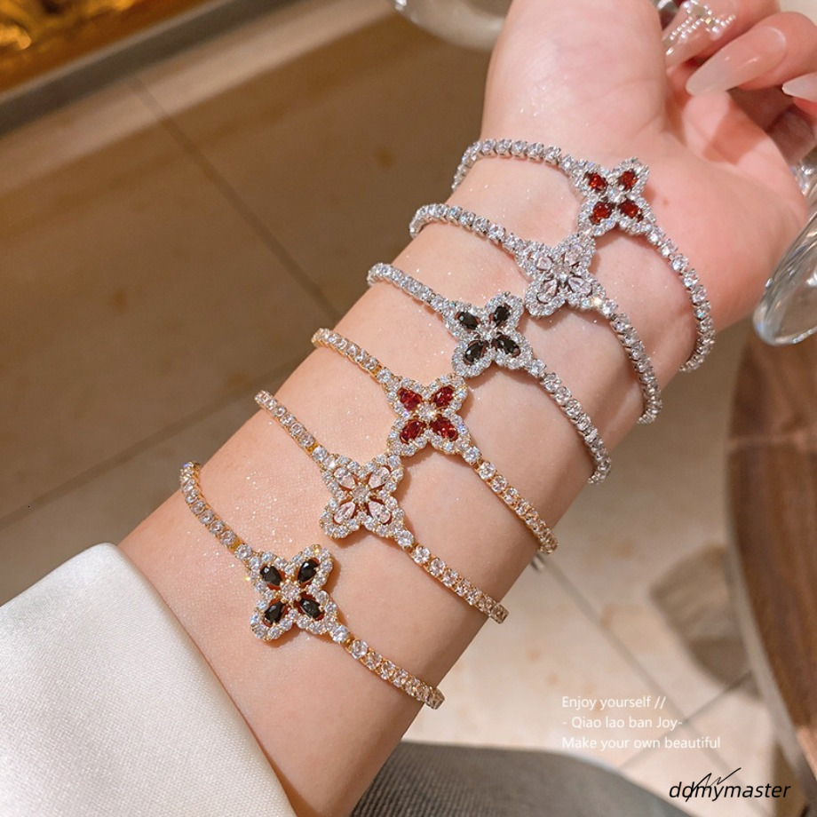 Sier Tone Clover Shaped Bracelet Black Gem Crystal Accents Elegant Party Daily Wear Gift For Her High Quality And Stylish Jewelry ddmymaster