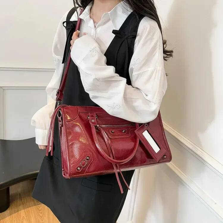 2025 new collection Fashion And Elegant Style Leather Handbag Women's Handbag Autumn New Designer Bag Women's Shoulder Bag Outdoor Travel Ba