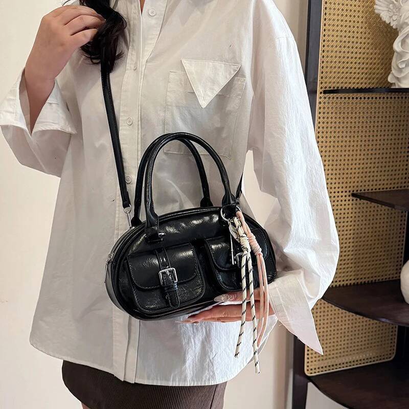 2025 Multi Pocket Handbag Fashion Autumn New Designer Bag Solid Color Simple Style Women's Shoulder design Bag Outdoor Play Travel Bag