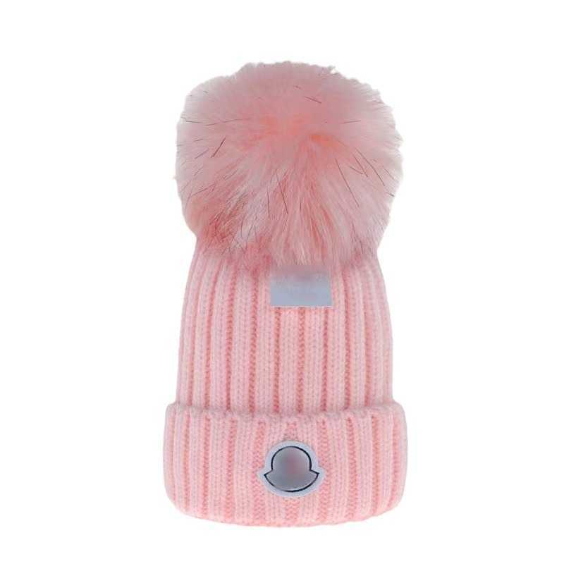New Style Ball Knit Hat Winter Thickened Outdoor Warm Knitted Hat Winter Fashion Versatile Casual Warm Hat L250908