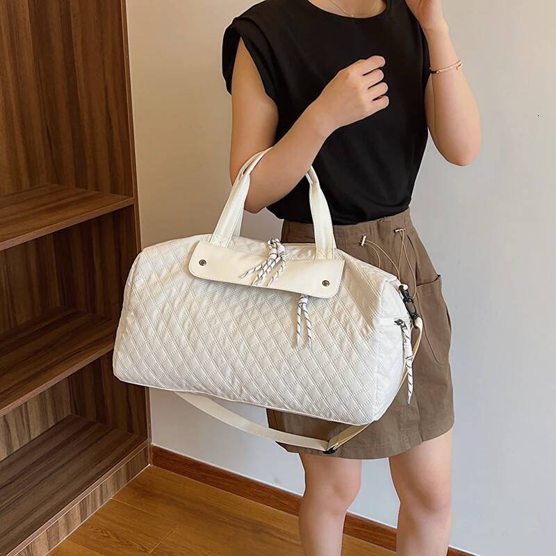 2025 new collection Portable Travel Handbag Nylon Waterproof Sports And Fitness Handbag Women's Large Capacity Storage Autumn New Designer Bag Tr