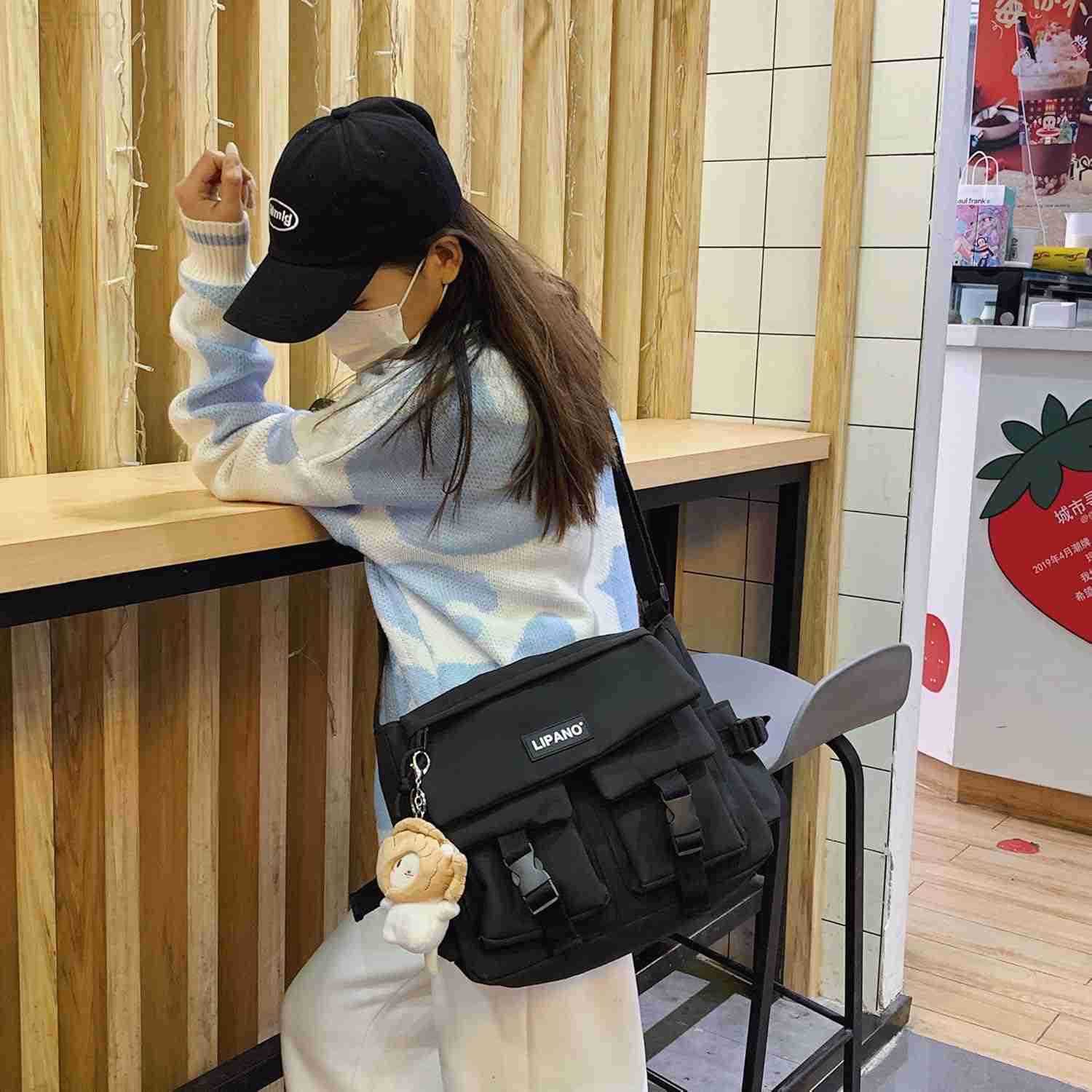 Shoulder Messenger Bag Casual StyleFashion Crossbody Polyester BagClassic Simple for Daily outingsMen Women Z250909