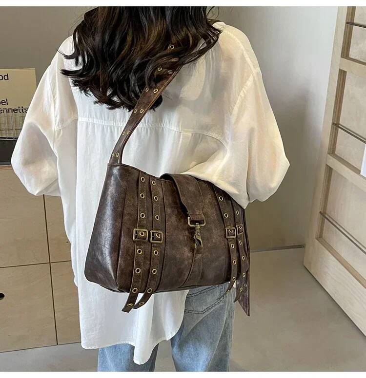 2025 new collection Fashion handbag autumn new retro style designer bag women's shoulder bag new pure leather rock pattern women's crossbody