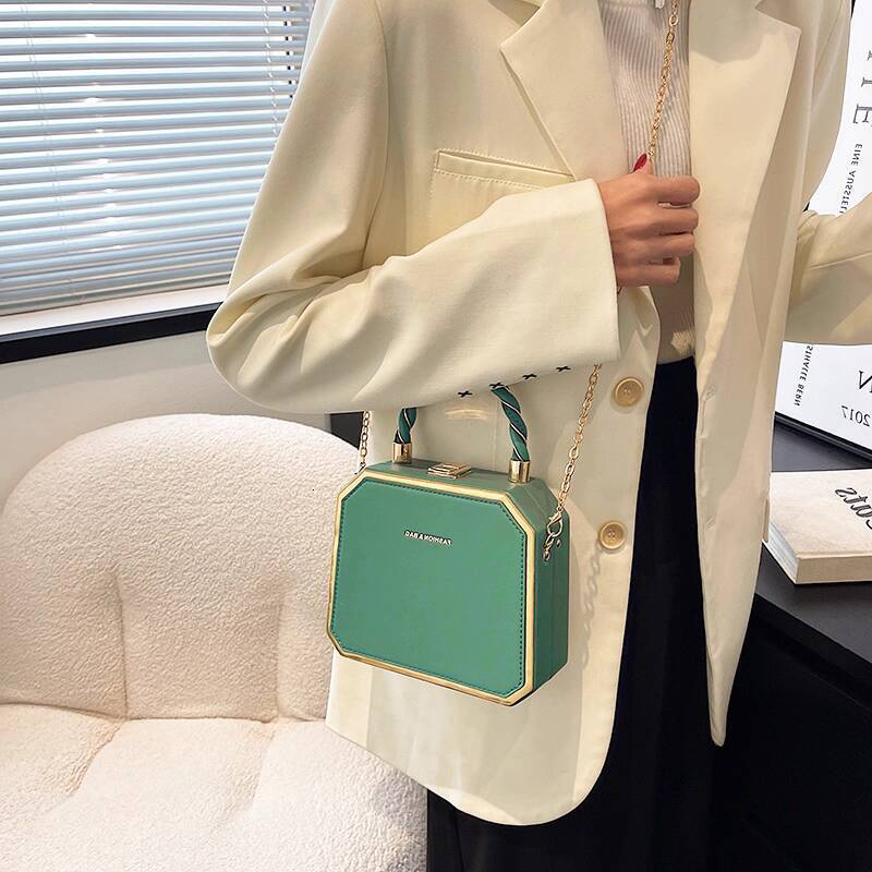 Popular Niche Exquisite Chain Handbag Women's Crossbody Bag Autumn New Designer Bag Women's Shoulder Bag Small design Square Bag