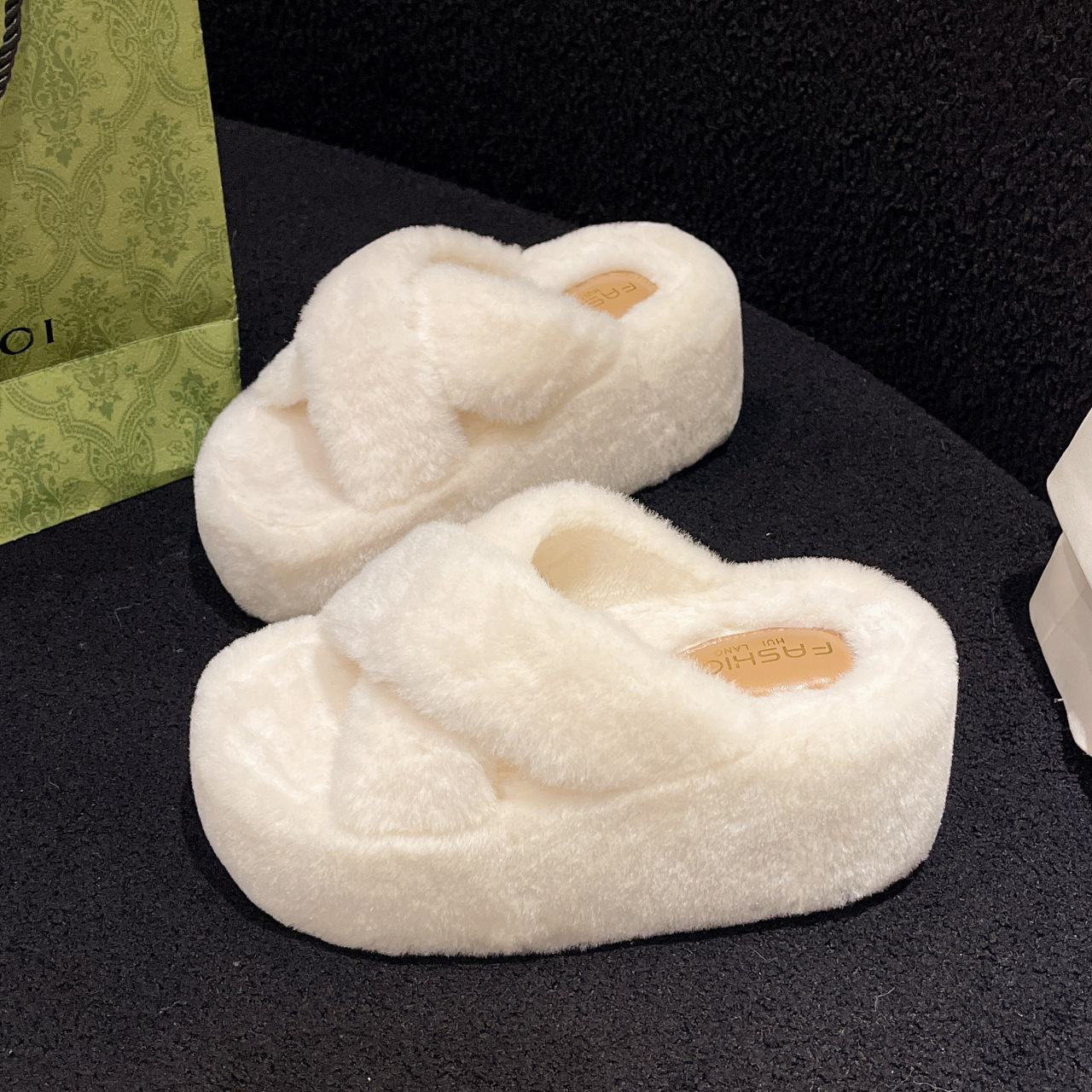 free shipping designer New autumn and winter fashion outerwear Sweet fluffy cotton slippers