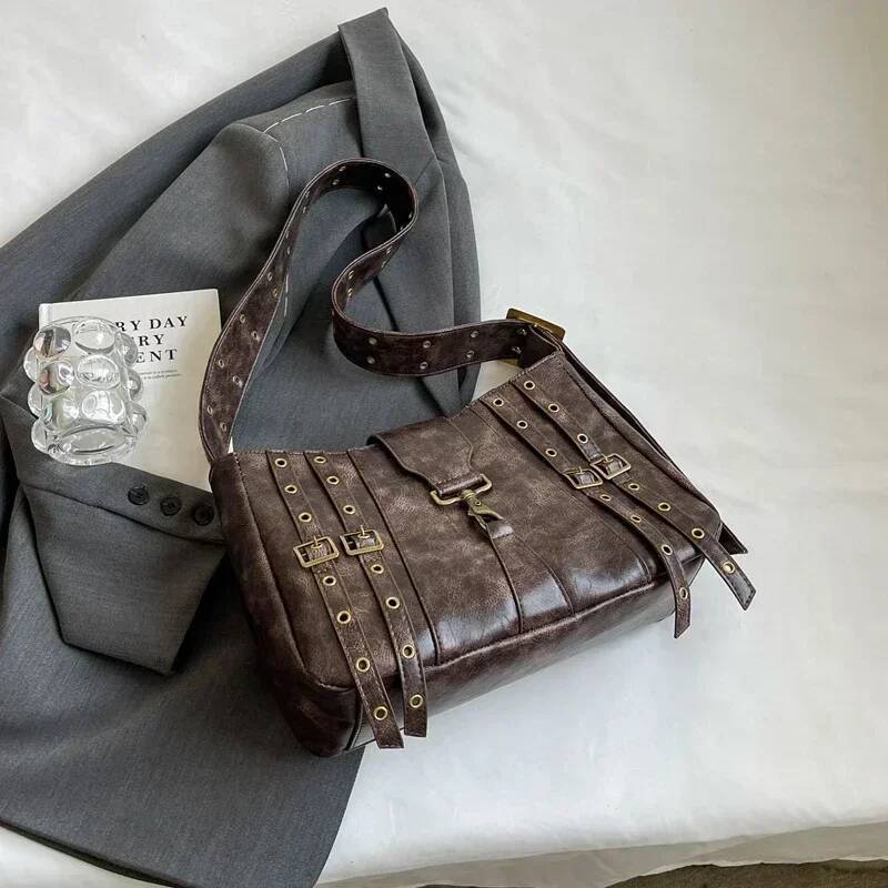 2025 new collection Fashion handbag autumn new retro style designer bag women's shoulder bag new pure leather rock pattern women's crossbody