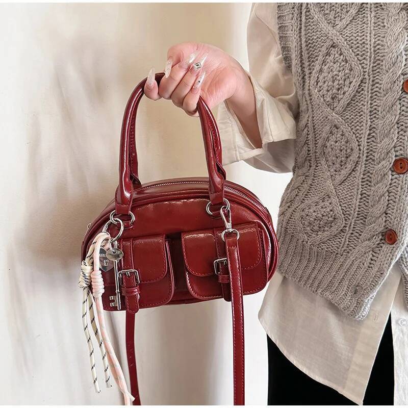 2025 Multi Pocket Handbag Fashion Autumn New Designer Bag Solid Color Simple Style Women's Shoulder design Bag Outdoor Play Travel Bag