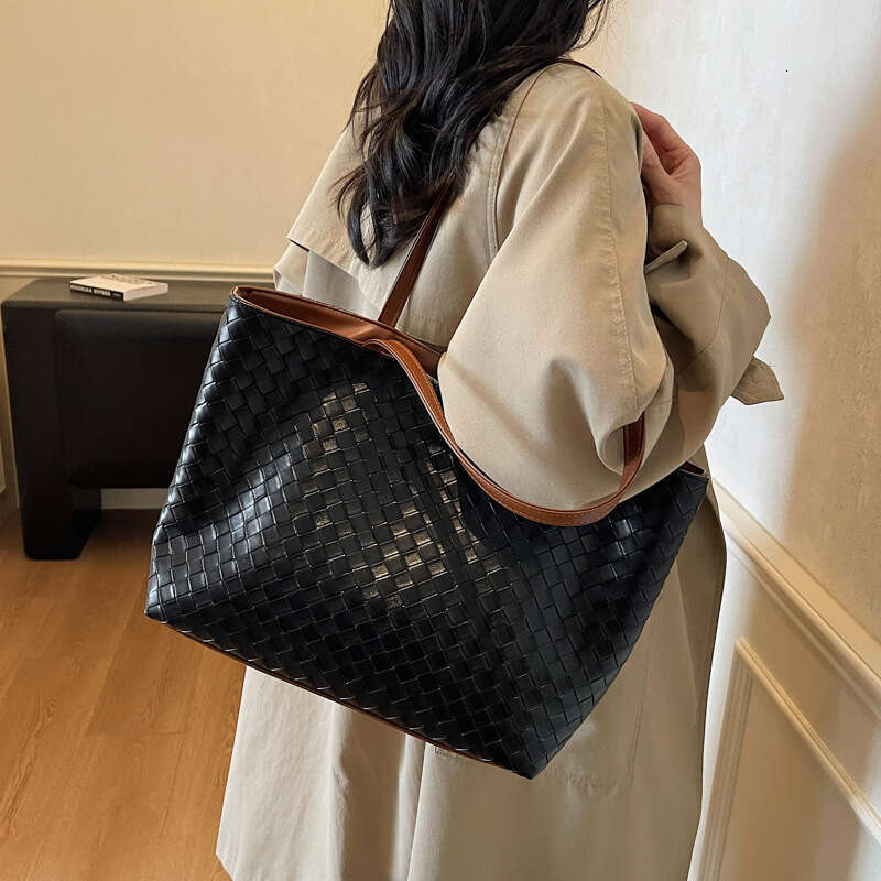 Designer Bags Handbags Casual Simple Elegant Tote Bags 2025 Knitting Leather Color Block Handwoven Large Capacity Handheld Underarm Bag