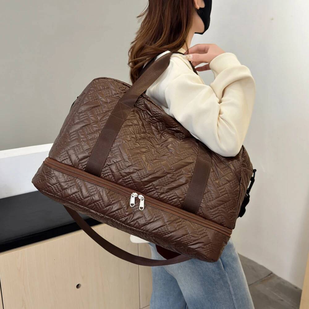2025 new collection Shining Lightweight Luggage Large Capacity Travel Luggage Fitness Bag Autumn New Designer Handbag Shoulder Bag Sports Bag Women�