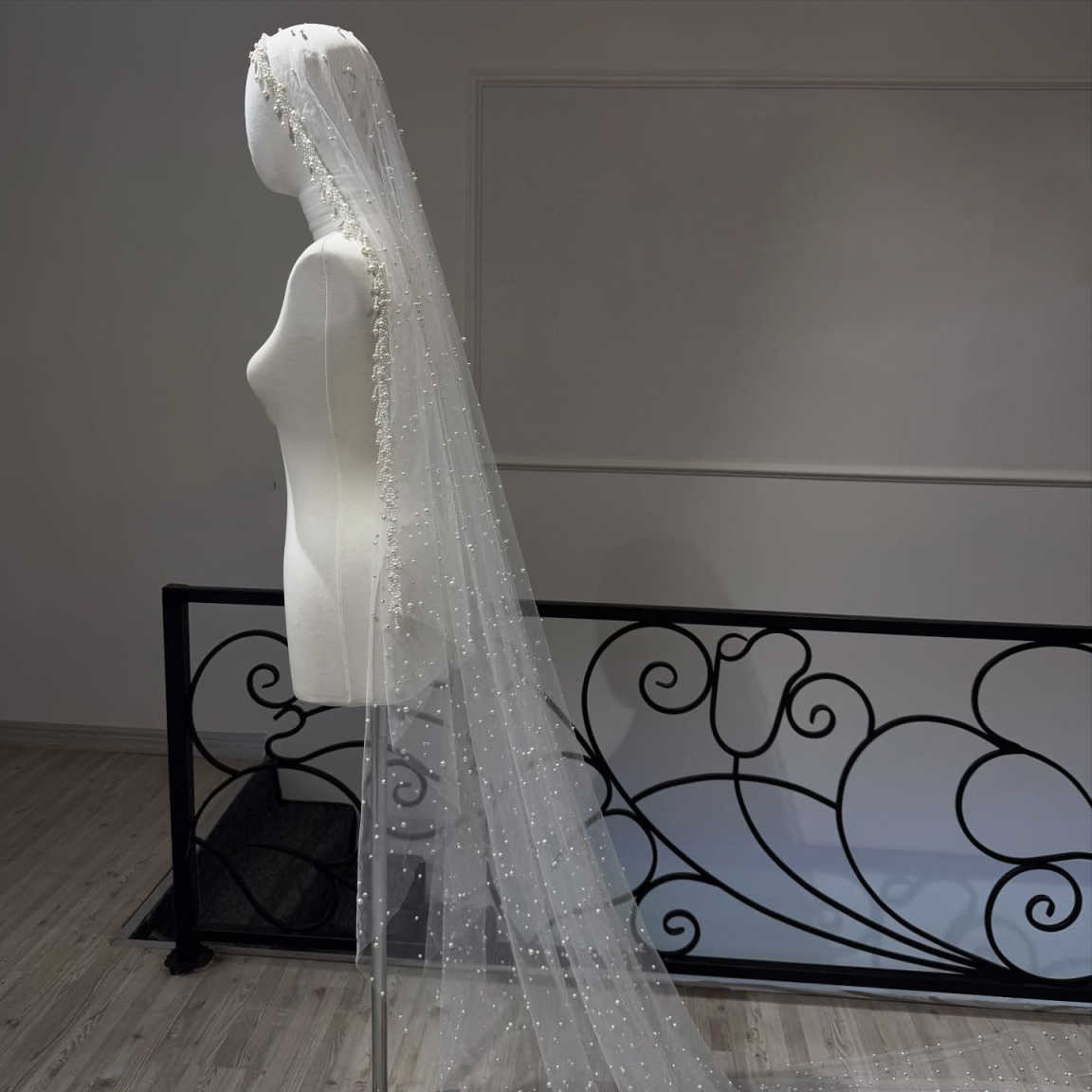 Princess Pearls Wedding Veil Beaded 1 Layer Long Chapel Length Bride Veils With Comb Customized Bridal Accessories High Quality