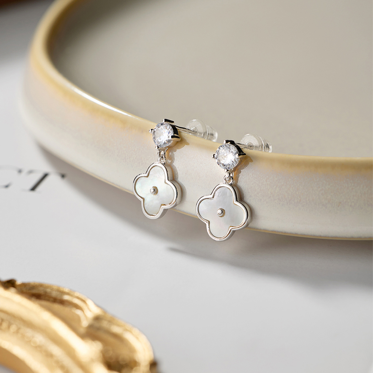 Luxury Niche Design S925 Sterling Silver Four-Leaf Clover Stud Earrings SW0028