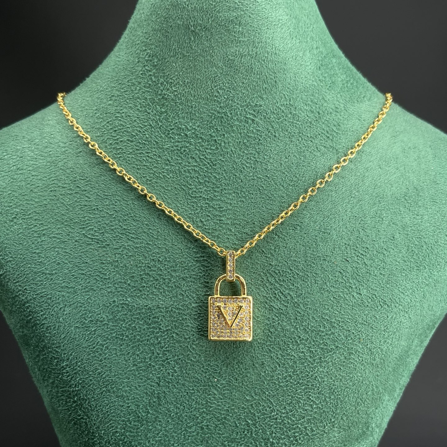 Designer Necklace Luxury Punk Lock Charm Pendant Chain Necklace Gold Silver Plated Stainless Steel Sweater Chain Necklace for Women Men HIP-HOP Fashion Jewelry Gift