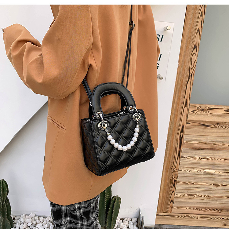 French Niche Women's Shoulder Bag New Fashionable Quilted Pearl Handbag Autumn New Designer Bag Checkered Women's design Crossbody Bag
