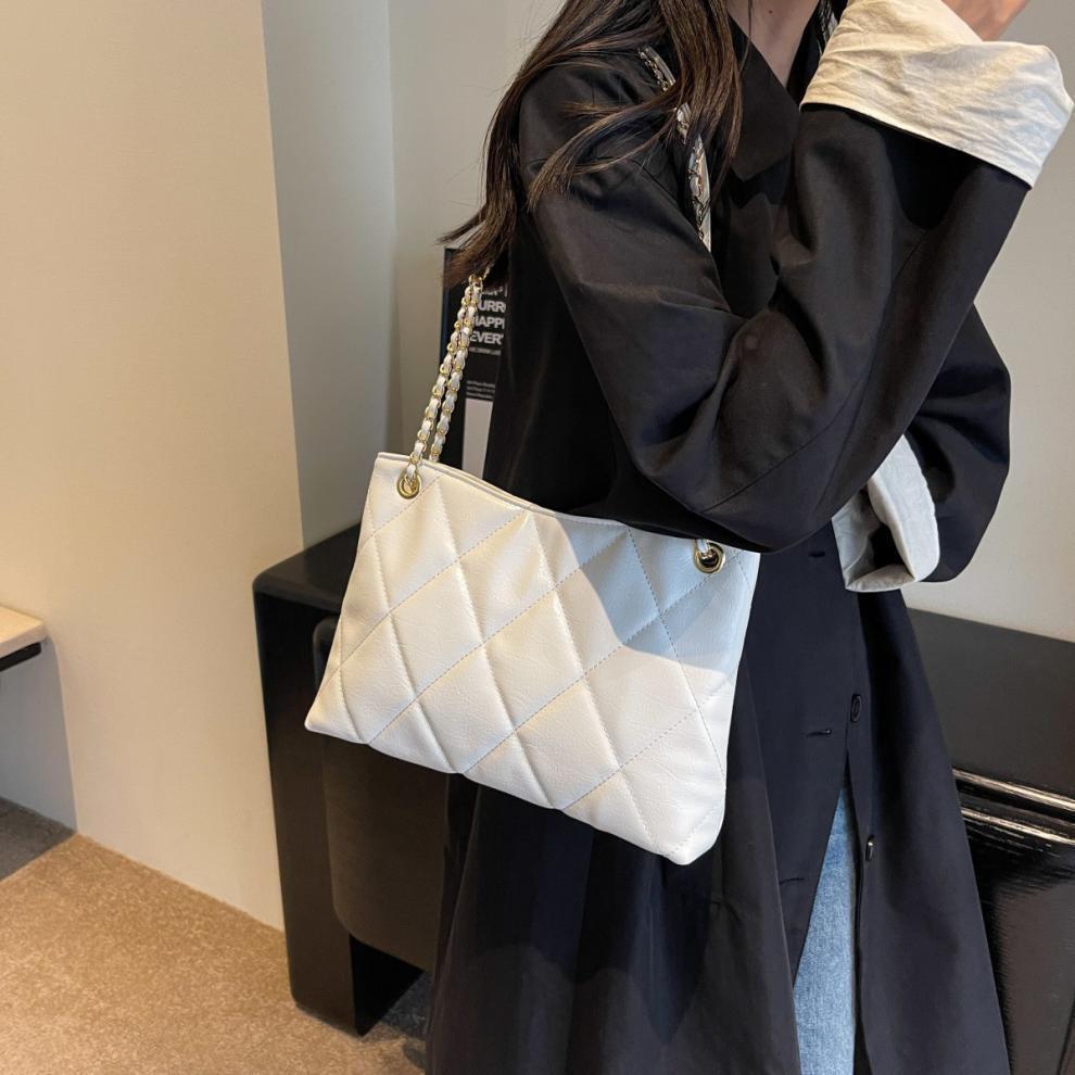 New Commuting Women's Crossbody Bag Niche Quilted Solid Color Exquisite Women's Shoulder Bag Chain Elegant And Fashionable design Autumn New