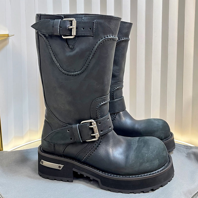 Retro style Designer Venom Boot Black Calfskin 26SS Men Women Venom Boots Black shoe upper round toe Worn out effect design Fashion brand mid length boots