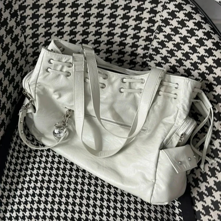 2025 new collection Vintage Style Large Capacity Handbag Versatile Commuting Bag Fashionable Short Distance Travel Bag Autumn New Designer Women'