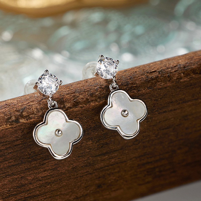 Luxury Niche Design S925 Sterling Silver Four-Leaf Clover Stud Earrings SW0028