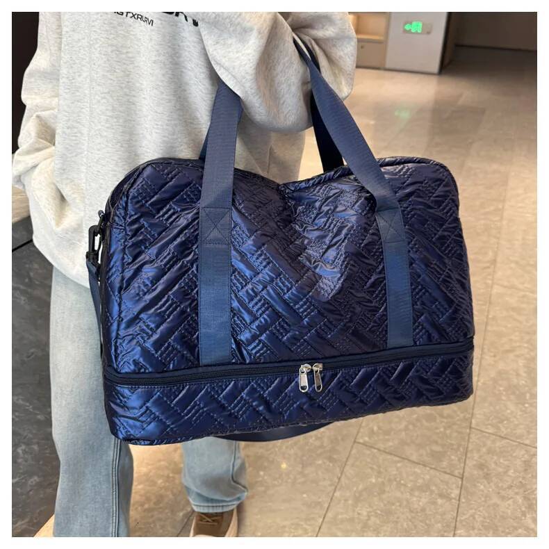 2025 new collection Shining Lightweight Luggage Large Capacity Travel Luggage Fitness Bag Autumn New Designer Handbag Shoulder Bag Sports Bag Women�