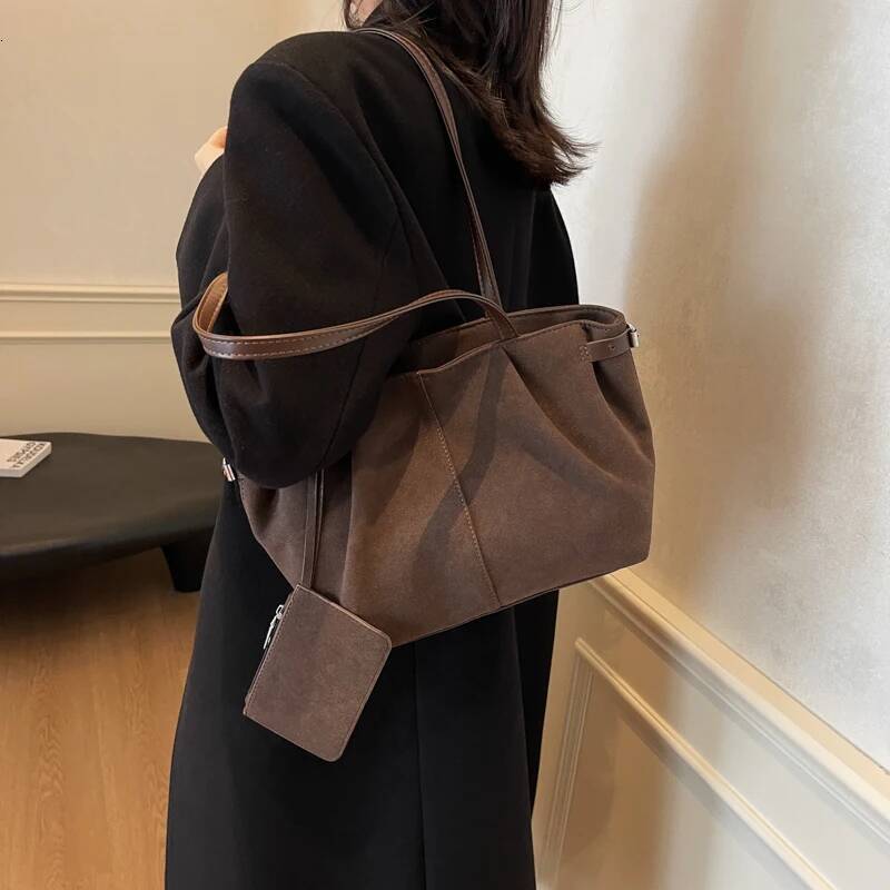 2025 new collection Suede Women's Shoulder Bag With Inner Pocket Underarm Bag With Zipper Solid Color Handbag Autumn New Designer Bag Outdoor Pla