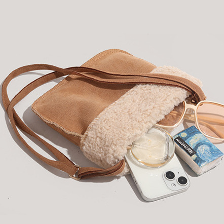 Lamb Plush Niche design Bag New Women's Crossbody Bag Retro Style Women's Shoulder Bag Autumn New Splicing Designer Bag Trendy Phone Bag