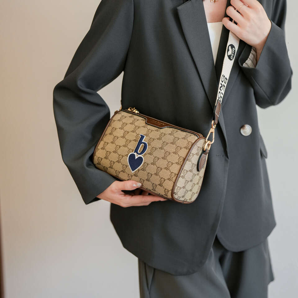 New Beibao 2024 Trendy Fashion Versatile Women's High-End Pillow Bag Single Shoulder Crossbody