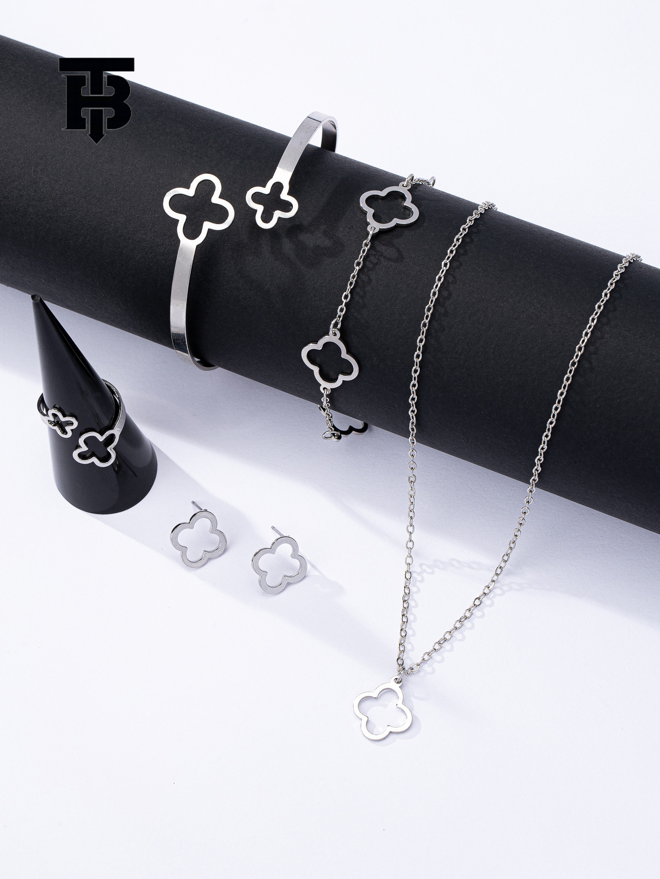 TB BHULAMTE Free Shipping New Designer Accessories European And American Fashion Lucky Four-leaf Clover Bracelet-necklace-earrings-chain Bracelet And 