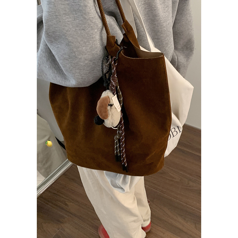 Vintage Suede Large Capacity Handbag With Niche Texture Simple Underarm Bag Autumn New Minimalist Designer Women's design Shoulder