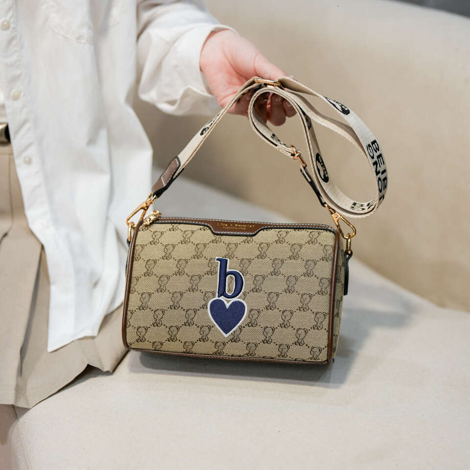 New Beibao 2024 Trendy Fashion Versatile Women's High-End Pillow Bag Single Shoulder Crossbody