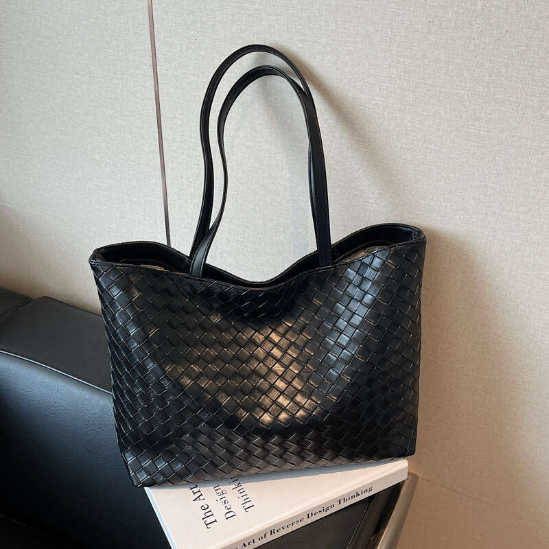Designer Bags Handbags Casual Simple Elegant Tote Bags 2025 Knitting Leather Color Block Handwoven Large Capacity Handheld Underarm Bag