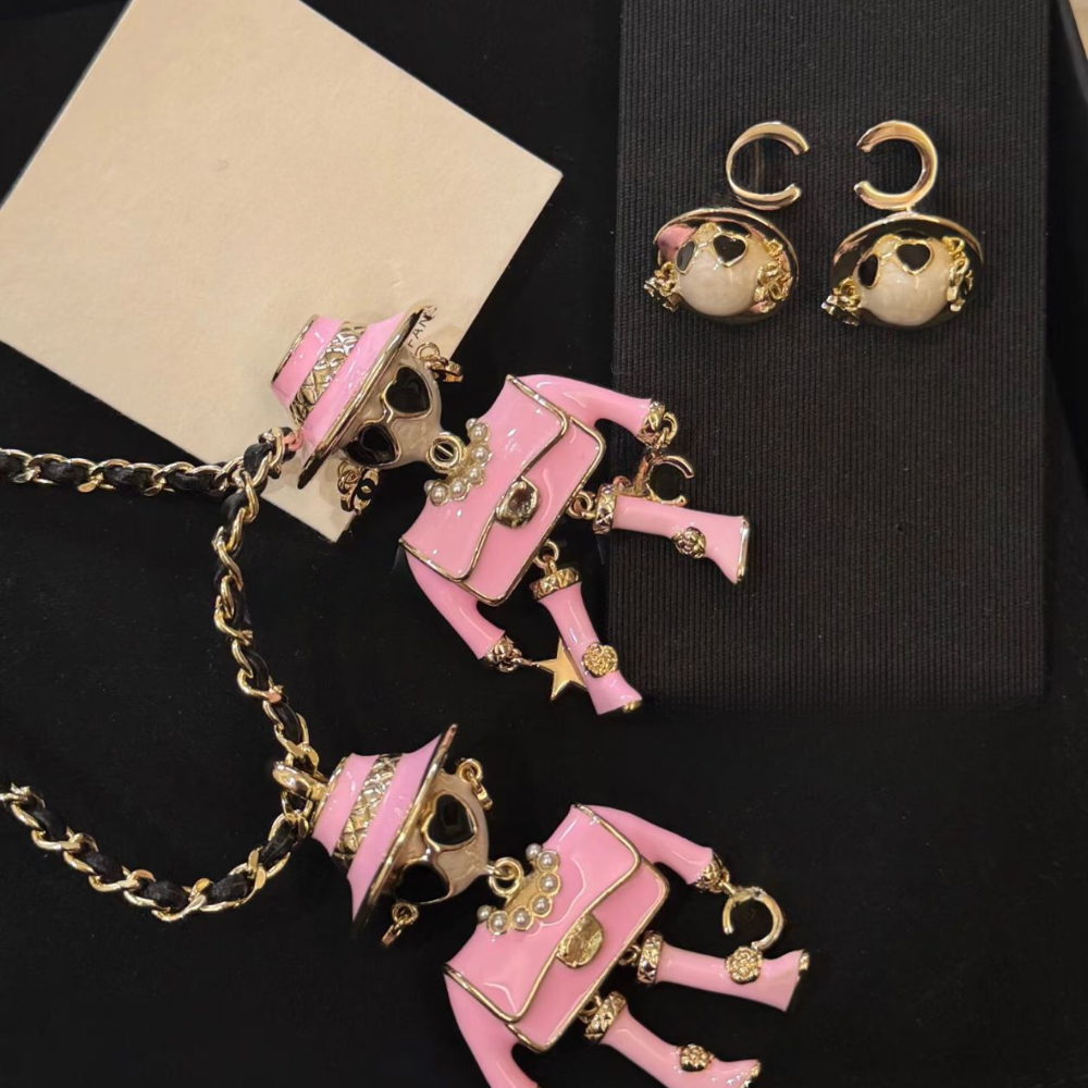 Designer Robot Series Long Necklace C Letter Robot Sweater Chain Women's Long Necklace New Design Collectible