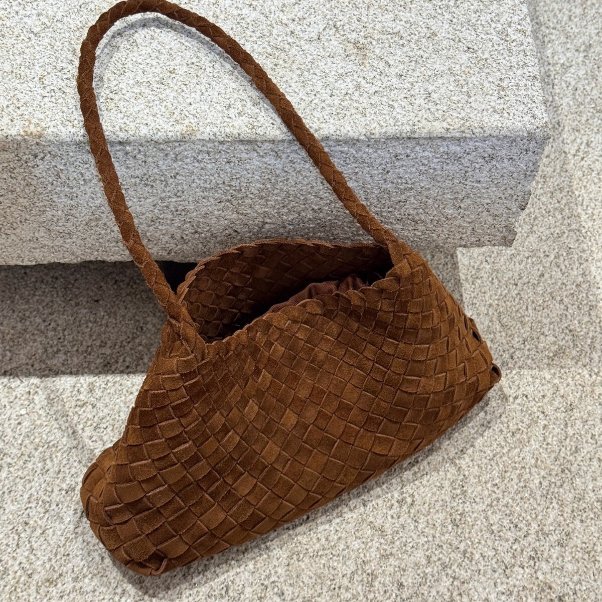 Suede Leather Hand Woven Bag Armpit Bag Hand-held Women's Shoulder Bag design Autumn New Style Simple Style Solid Color Designer Bag Handbag