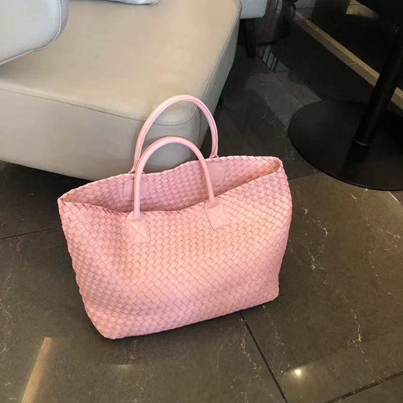 2025 new collection Hand Woven Handbag New Large Capacity Travel Bag For Women Shoulder Bag Autumn New Designer Bag Solid Color Simple Tote Bag