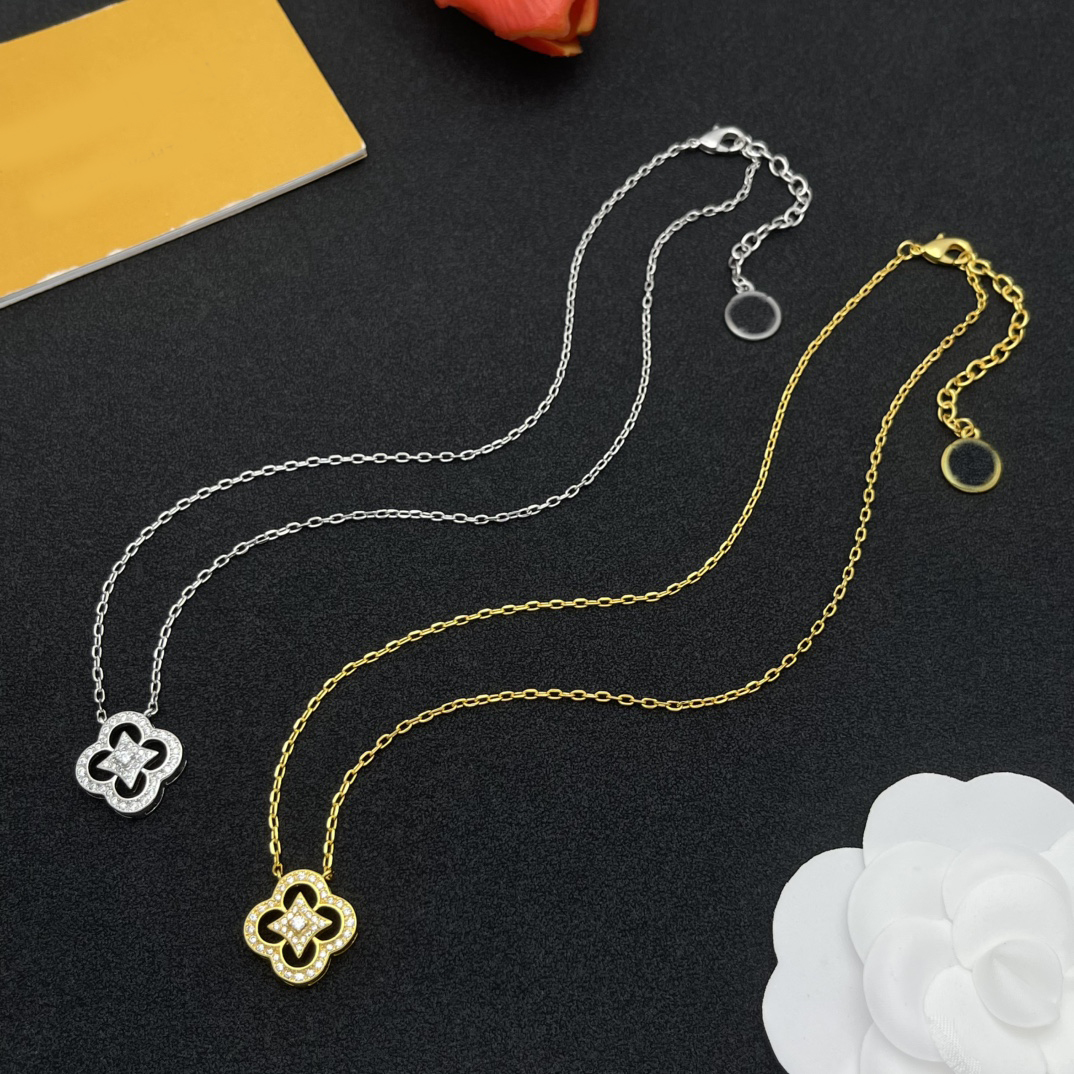 Pendant Necklaces Designer Necklace Elegant Crystal Clover Charm Gold Silver Plated Chain Necklace For Women Men Lover Diamond Jewelry Christmas Gift
