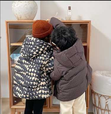 Down Coat Winter children's hooded down jacket with white duck down for warmth, baby winter wear, short coat for babies, windproof and dirt-resis