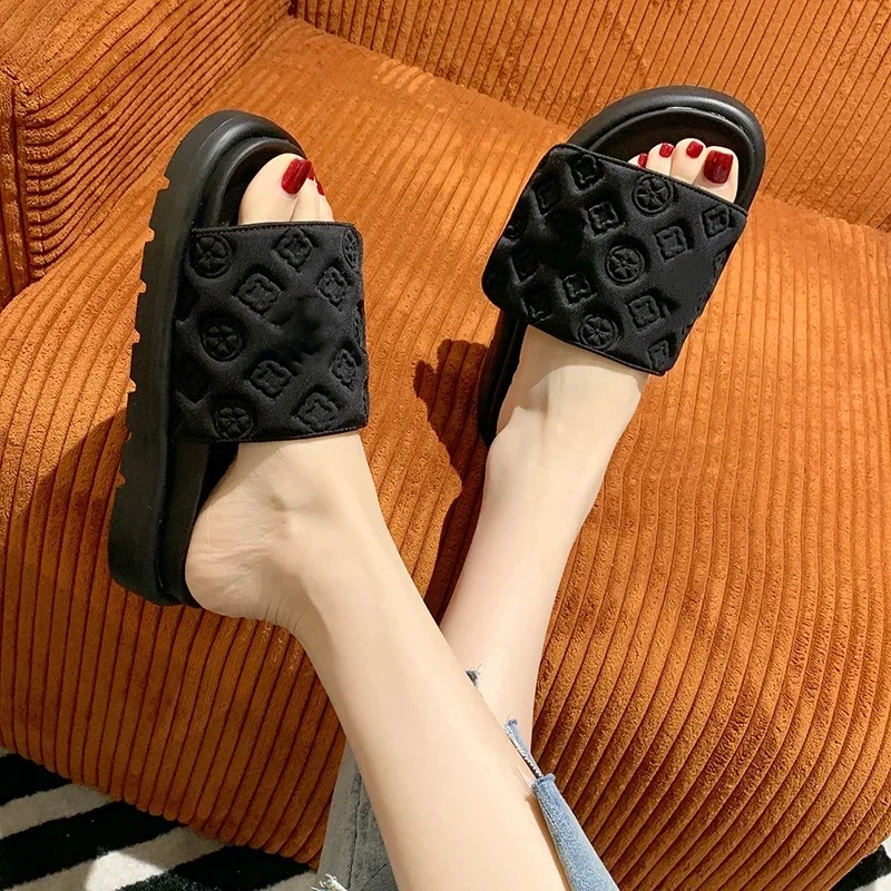 Designers Luxury Slippers Slide Ladies Magic Sticker Flat 2025 Summer Design For Women Elegant Home Outdoor Sandals Flip Flops Scuffs
