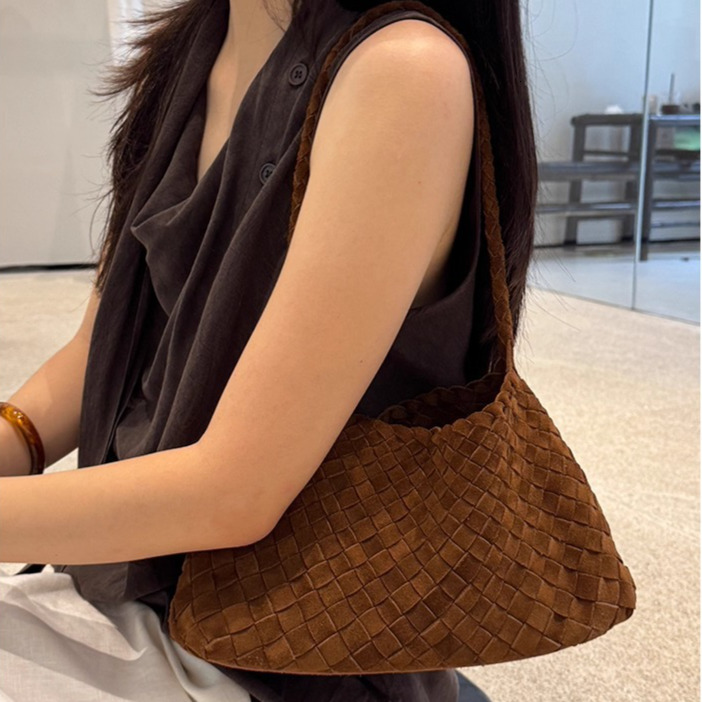 Suede Leather Hand Woven Bag Armpit Bag Hand-held Women's Shoulder Bag design Autumn New Style Simple Style Solid Color Designer Bag Handbag