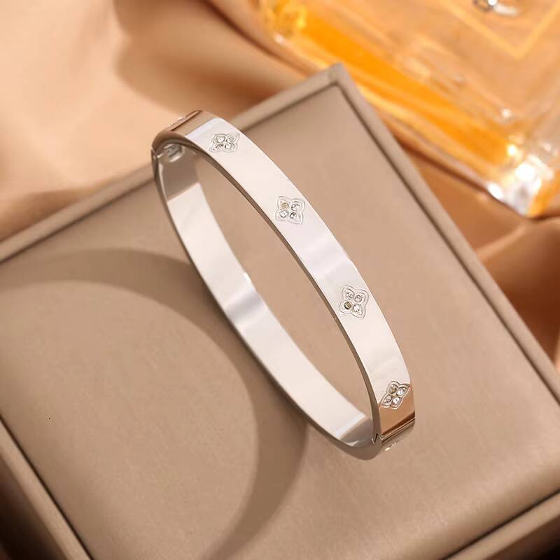 Factory Wholesale Promotion Fashion Jewelry Bracelet 18K Goldplated Bracelet for Men and Women Moissanite Bracelet