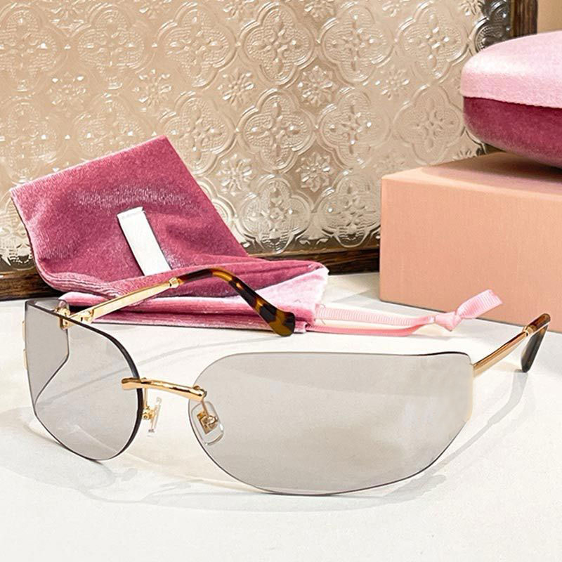 Fashionable hot girl Women Designer Rimless Metal Sunglasses SMUA51 Brown Curved Lens Light Gold Metal Logo 100% UV Protection eyewear Womens beach glasses with boxs