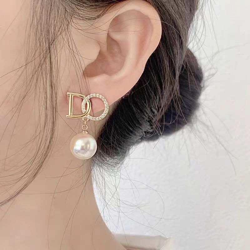 Designer Necklace For Women's Earrings Titanium Pearl Necklace Bracelet Earrings Collection Personality Simple Style Fashionable Luxury Earrings