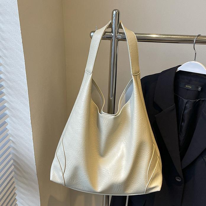 Designer fashion Hot Light Outdoor Flap Simple And Versatile Casual Crossbody Bag Black White Red Brown