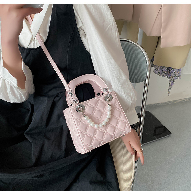 French Niche Women's Shoulder Bag New Fashionable Quilted Pearl Handbag Autumn New Designer Bag Checkered Women's design Crossbody Bag