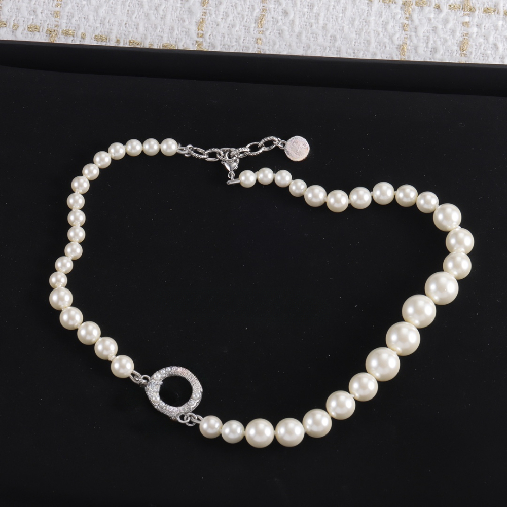 Designer Pearl Necklace for Women Pearl Necklace with Diamond Letter Pendant Luxury Necklace Elegant Simple Style Holiday Gift