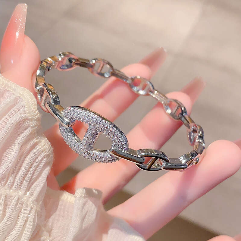 Gold tone Chinese style pig nose bracelet small waist cool style high-end luxury jewelry designer bracelet for women Full diamond moissanite bracelet 