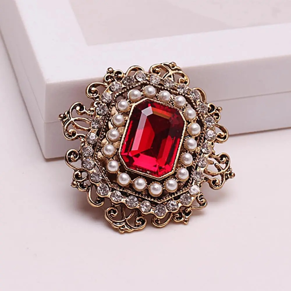 Vintage Rhinestone Brooch for Women Girls Baroque Rectangle Crystal Shell Pearl Brooches Elegant Wedding Christmas Ornament Gift 250909