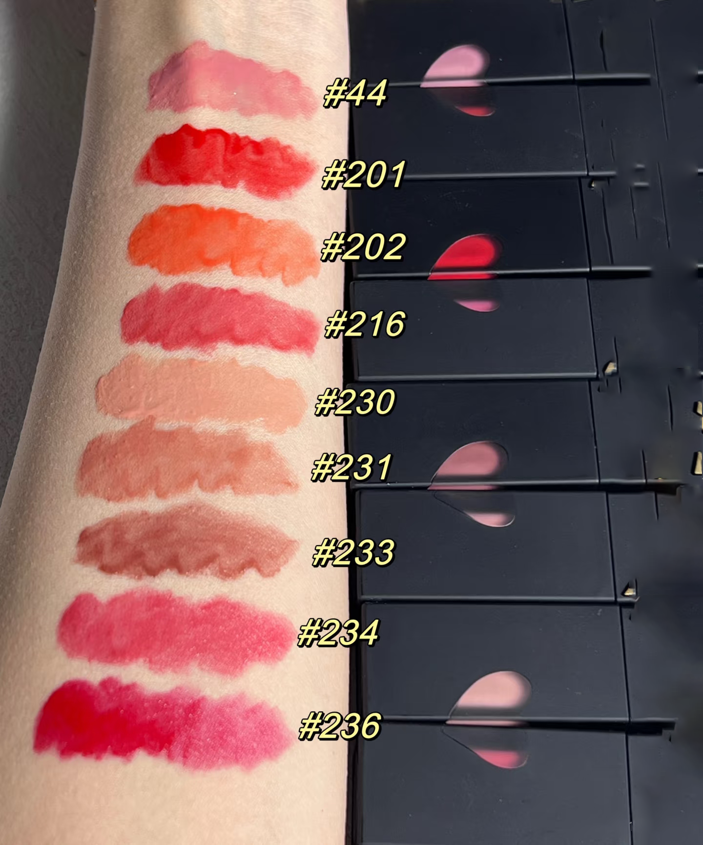 9 Color Lip Gloss Relief Black Tube Heart-shaped Velvet Matte Lip Gloss Long Lasting 234 # 236 # Makeup High Quality