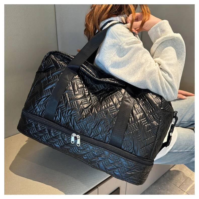 2025 new collection Shining Lightweight Luggage Large Capacity Travel Luggage Fitness Bag Autumn New Designer Handbag Shoulder Bag Sports Bag Women�
